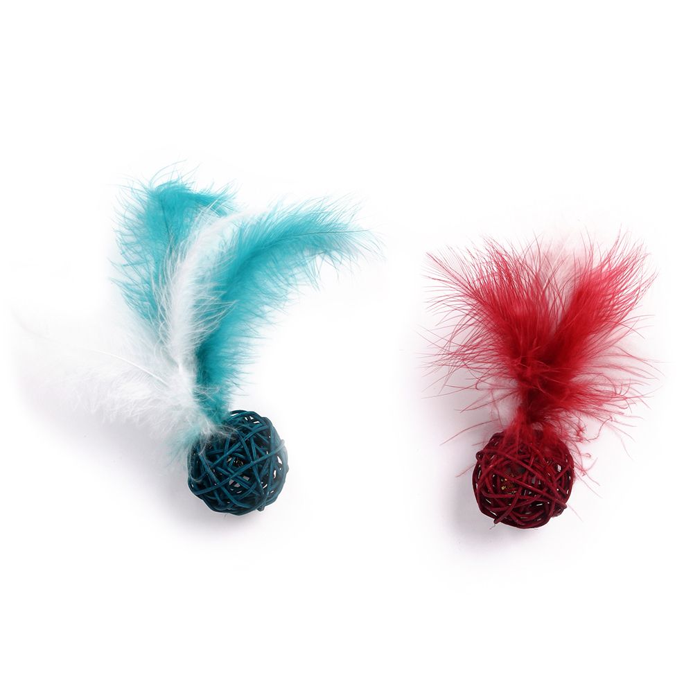 цена Игрушка для кошек CHOMPER Berry Frost Набор Плетеные мячи с перьями 2 шт